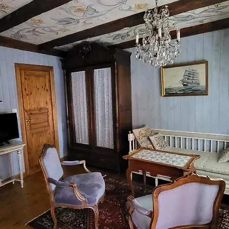 فندق مبيت وإفطار Lysko Gjestegard لارفيك