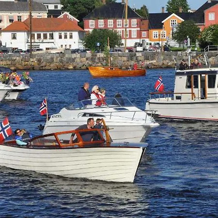 فندق مبيت وإفطار Lysko Gjestegard