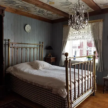 فندق مبيت وإفطار Lysko Gjestegard لارفيك