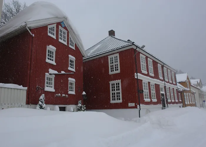 Lysko Gjestegard Bed & Breakfast 4*